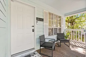 Trendy Gator Bungalow - Image 3