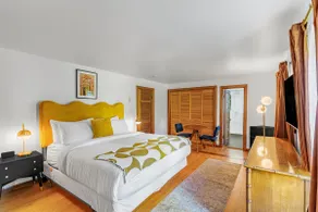 Three Bedroom Suite - Townhouse Lodge - Image 5
