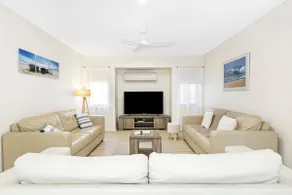2 Story luxury beach house - Image 3