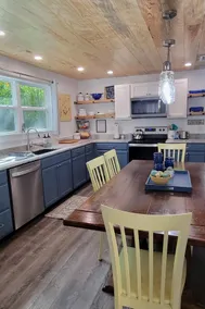 Creekside Cottage - pool table, firepit, Hot Tub! - Image 4