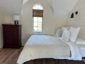 Cottage Retreat: Saltwater Hot Tub & Sauna Oasis - Image 3