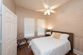 Cozy Farmhouse Retreat | Pet-Friendly | Fast Wi-Fi - Image 5
