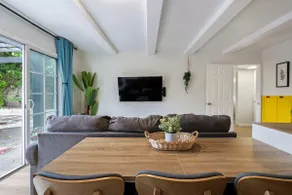 Garden view | 7-min to airport | King bed, A/C - Image 5