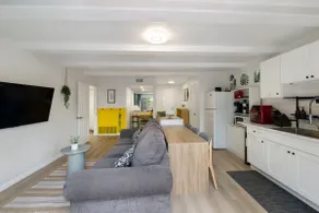 Garden view | 7-min to airport | King bed, A/C - Image 3