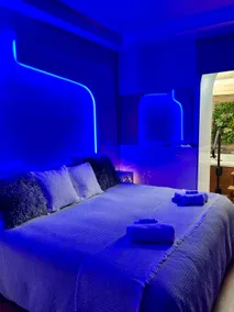Exclusive Luxury Love-Spa Suite - Sauna and Jacuzzi - Image 5