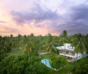 Azura Luxury 4BR Villa | Private Chef, Pool & A/C - Image 4