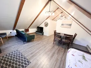 Romantic Loft getaway with beach access - Image 2