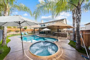 Getaway to Temecula wineries w/ spa and pool table - Image 2
