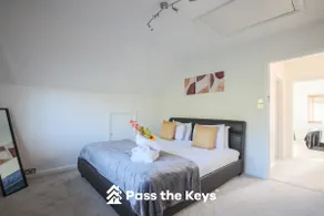 Idyllic Home in Picturesque Village of Wraysbury - Pass the Keys - Image 5