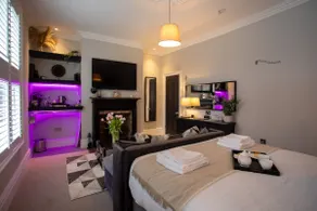 King Suite close to Manchester City Centre, R2 - Image 4