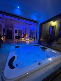 Private Luxury Love-Room Spa & Pool - Image 3