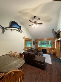 Luxury Lake Cottage - Private Lake Access - Image 5