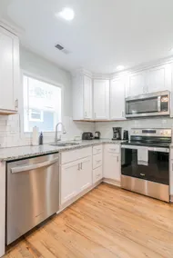 Charming Uptown Charlotte Oasis - Image 3