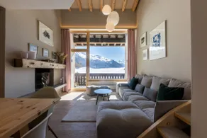 Two-level penthouse with stunning mountain views - Image 2