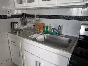 1 Bedroom Apartment in Kingston, Very Central - Image 4
