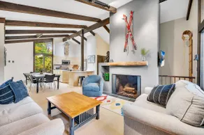 On Shuttle, Sleeps 10, 4 Bathrooms, Full Kitchen - Image 3