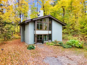 On Shuttle, Sleeps 10, 4 Bathrooms, Full Kitchen - Image 2