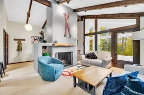 On Shuttle, Sleeps 10, 4 Bathrooms, Full Kitchen - Image 4