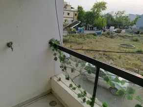 Orraica | Entire 1BHK | Balcony View | Wifi | AC - Image 4