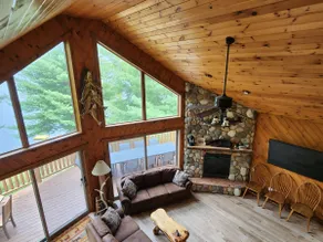 7BR Lake Cabin with great fall view. Close to town - Image 4