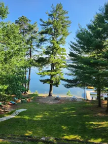 7BR Lake Cabin with great fall view. Close to town - Image 3