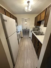Newly Renovated 2 bed 1 bath Apt, Close to All - Image 2