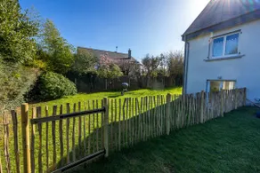 2-bedroom apartment with garden - Image 5