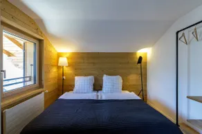 Mountain view, contemporary decoration, parking. - Image 4