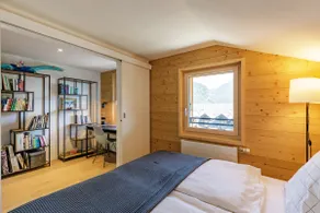 Mountain view, contemporary decoration, parking. - Image 3