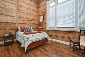 Urban 2 Bedroom Apartment - Image 5
