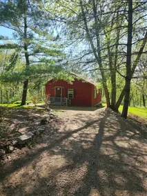 River Rail Retreats Red Cabin - Image 2