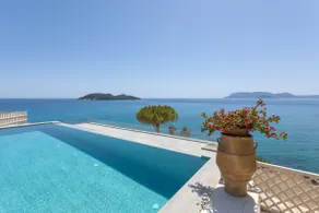 Azzure Vista Seafront Villa - Image 5