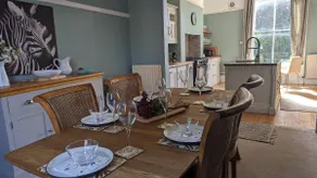 Popular, Spacious 4bd by Leeds Uni, Stadium, Arena - Image 2
