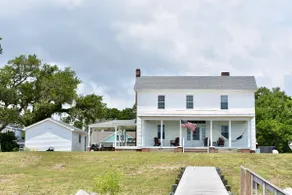Comfortable Down East Waterfront Farmhouse - Image 2