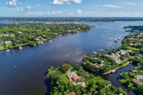 6 bed/5 bath waterfront home. - Image 2