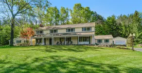 Entire home in Clifton Park - Image 2