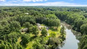 Entire home in Clifton Park - Image 3