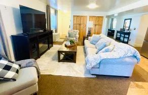 Cozy Mountainside 2 Bdrm Apt. w/ Kitchen and View - Image 4