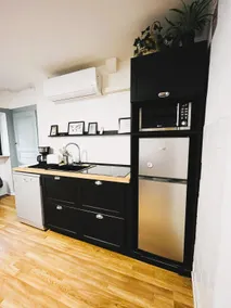 Central_ Spacious air-conditioned 3-room apartment, terrace - Image 2