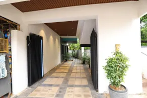 Elite Suite - 2 Bedroom with Modern Comforts - Image 4