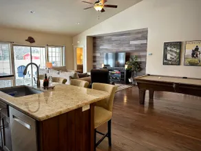 Gorgeous Home, Pool Table, Ideal for Families - Image 2
