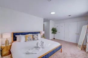 《》Bee-utiful 3BR near Manhattan NYC +1Parking - Image 3