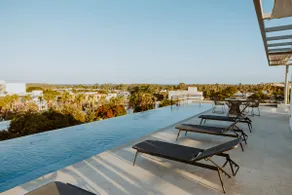 Beautiful Condo Downtown San Jose, Rooftop Pool - Image 2