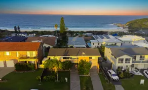 One Mile Horizon - 70's Beach House - Image 2