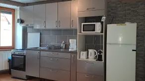 Fully-equipped studio in townhouse - Image 2