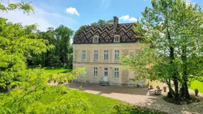 Exclusive setting in a castle in Burgundy - Image 2