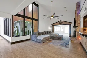 Unique Spacious Home w/ Pool near Downtown Orlando - Image 5