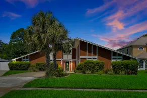 Unique Spacious Home w/ Pool near Downtown Orlando - Image 2