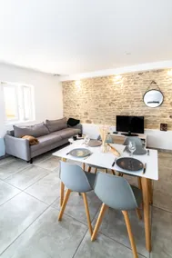 Renovated barn in duplex, ideally located - Image 3