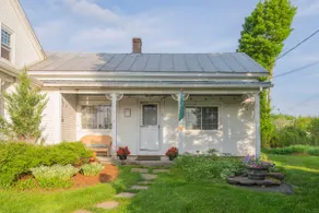 Historic Farmhouse Apartment - 7min to St. Albans - Image 4